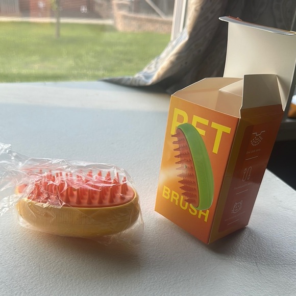 Orange and Yellow Pet Brush - Picture 2 of 4